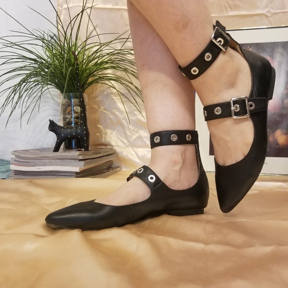 Steve Madden Shoes - Steve Madden Iridessa gothic ballerina flats